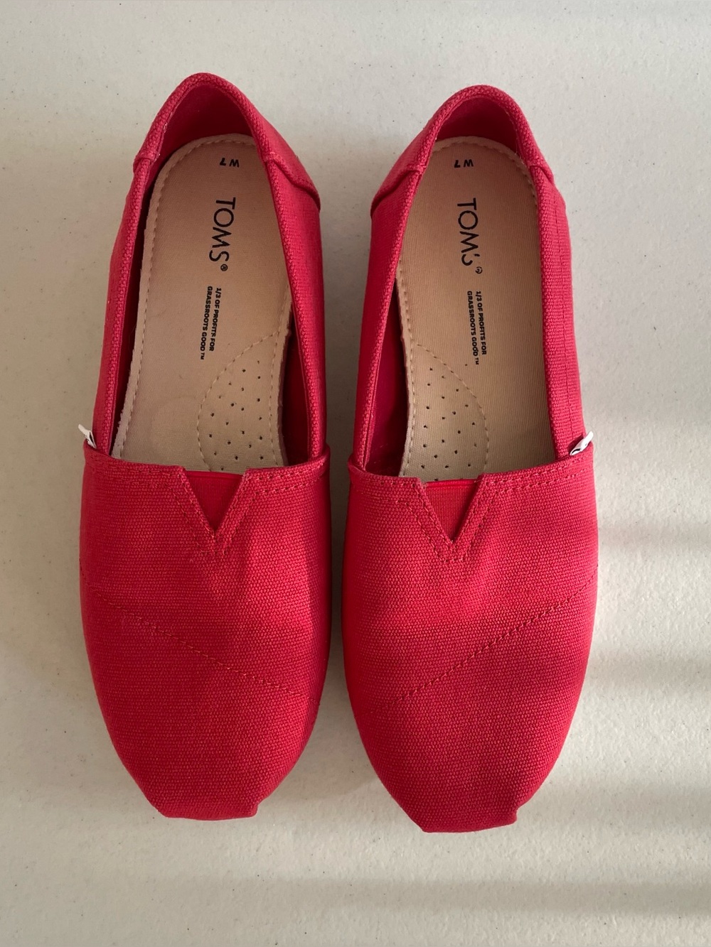 TOMS Red Classic Alpargata Canvas Slip On Flats - Women's Size 7 - Picture 2 of 10